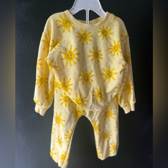 Old Navy Sweatsuit set - Picture 1 of 2